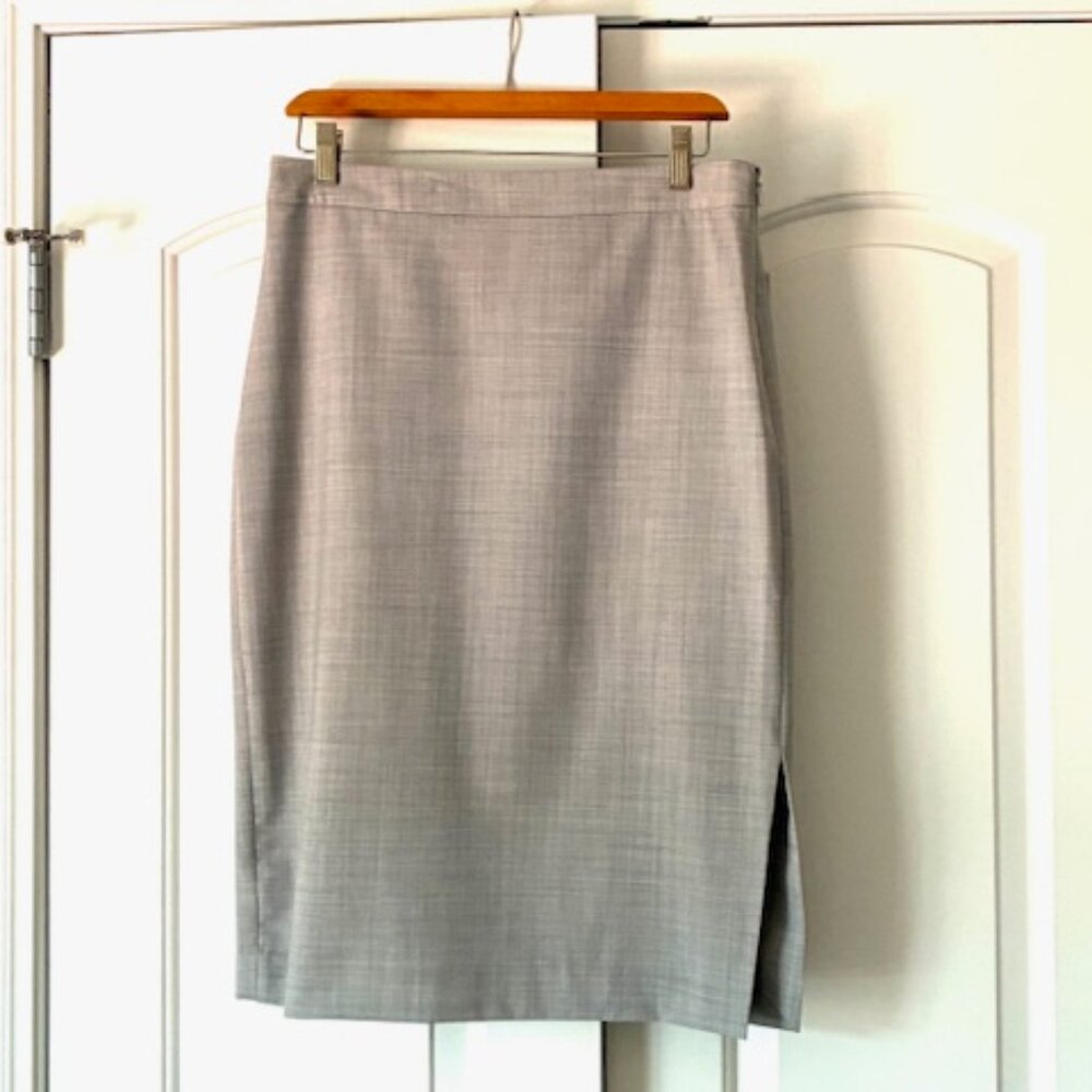 Like New! Elegant Banana Republic Light Grey Pencil Skirt with Side Slit